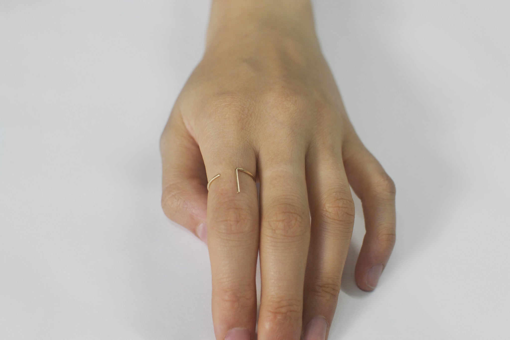 →Bar← Finger Ring
