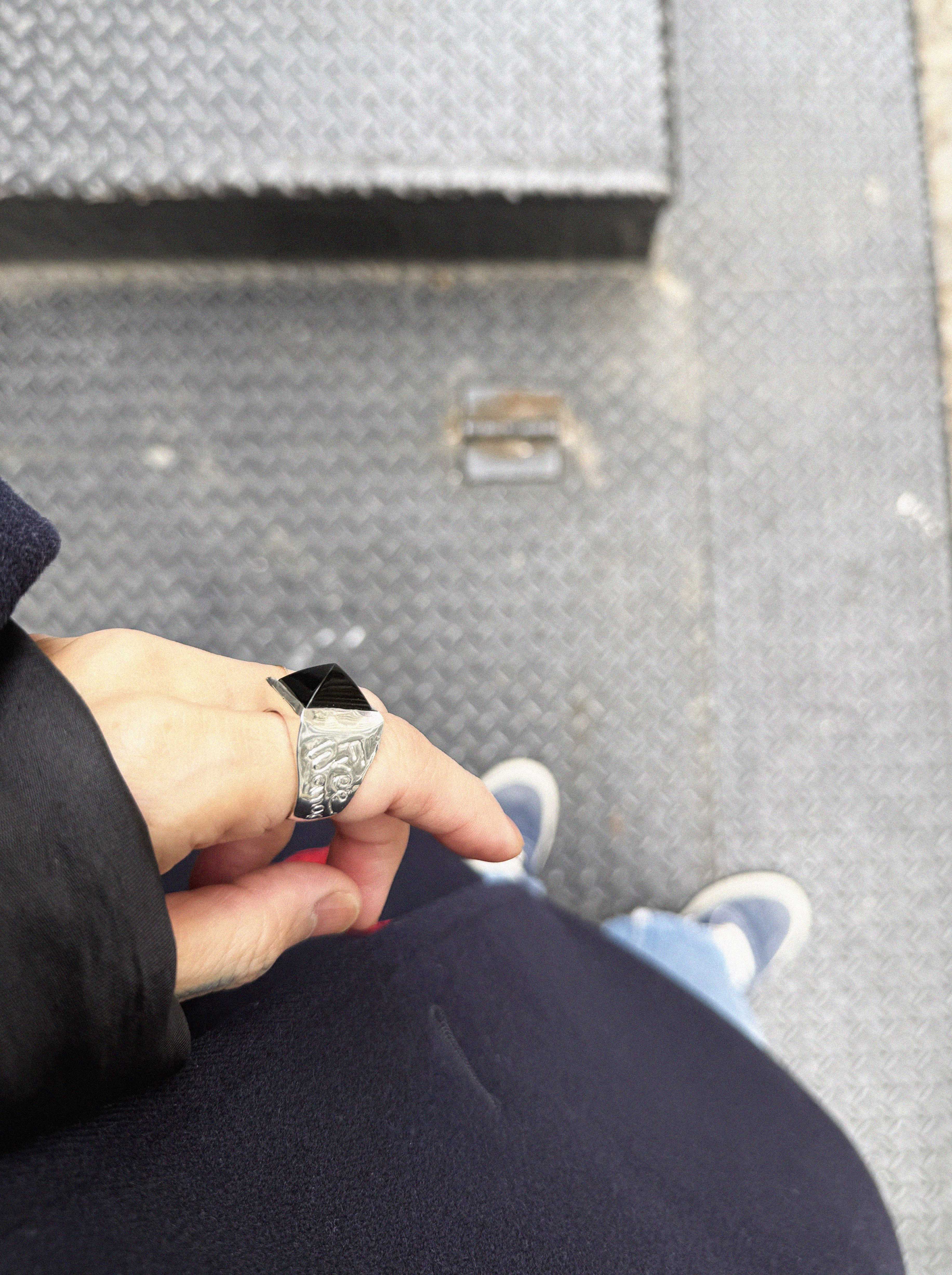 →KIND BLACK FREE WOMAN← BLACK ONYX STERLING SILVER FINGER RING