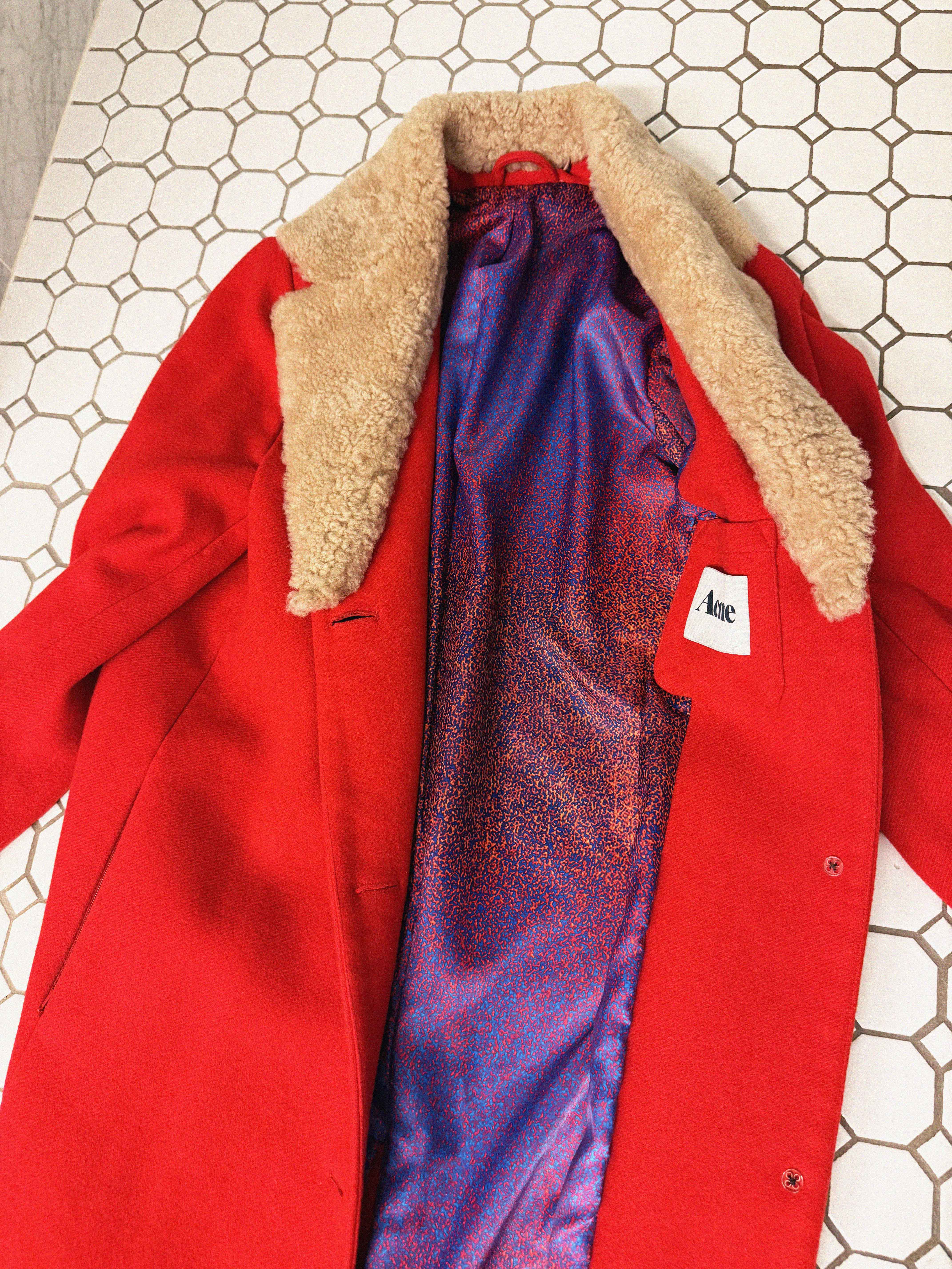 →RED WOOL COAT WITH REMOVABLE SHEARLING COLLAR ← SANG A SELECTS