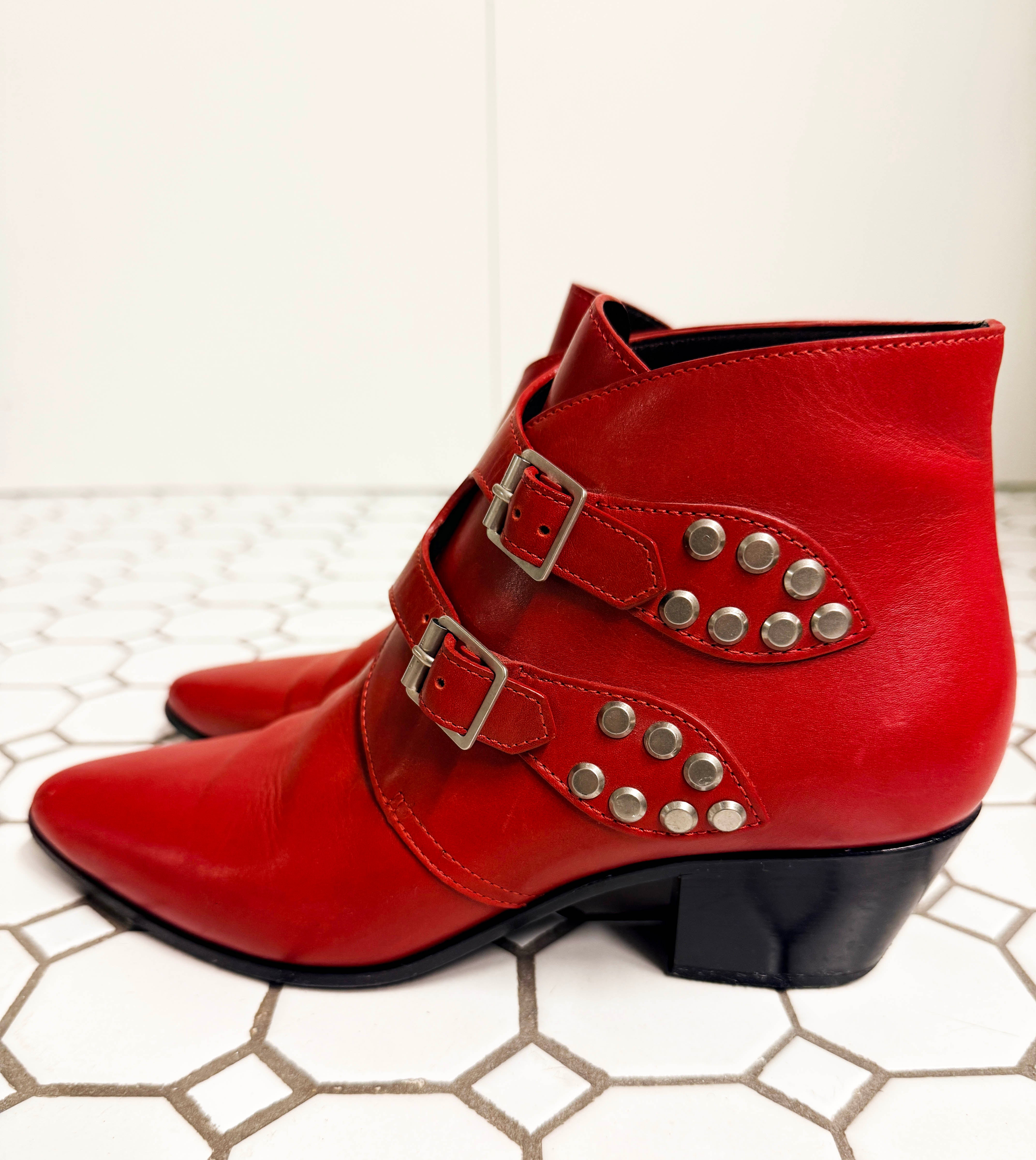 →SAINT LAURENT RED ANKLE BOOTS← SANG A SELECTS