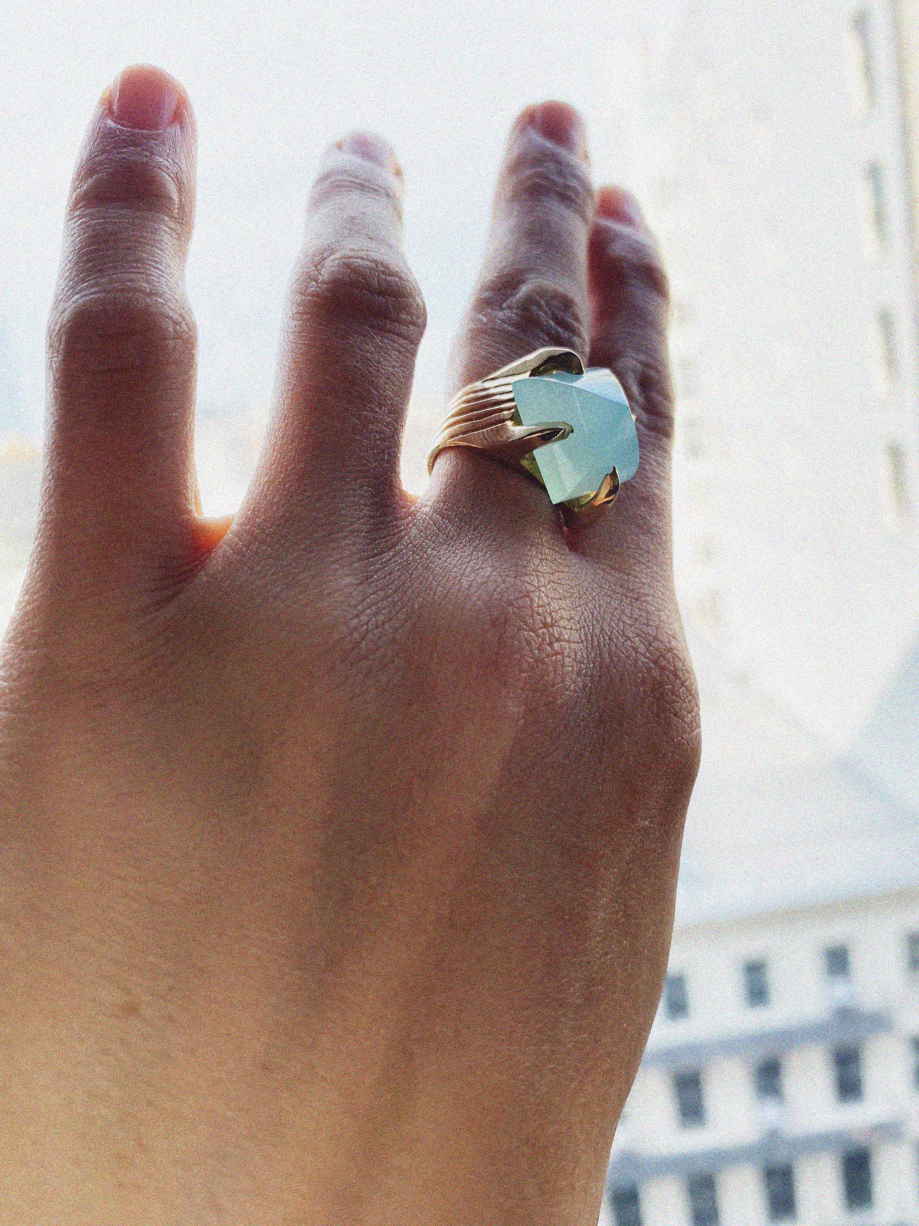 →KIND POINT← GLACIER BLUE ONYX YELLOW BRASS FINGER RING