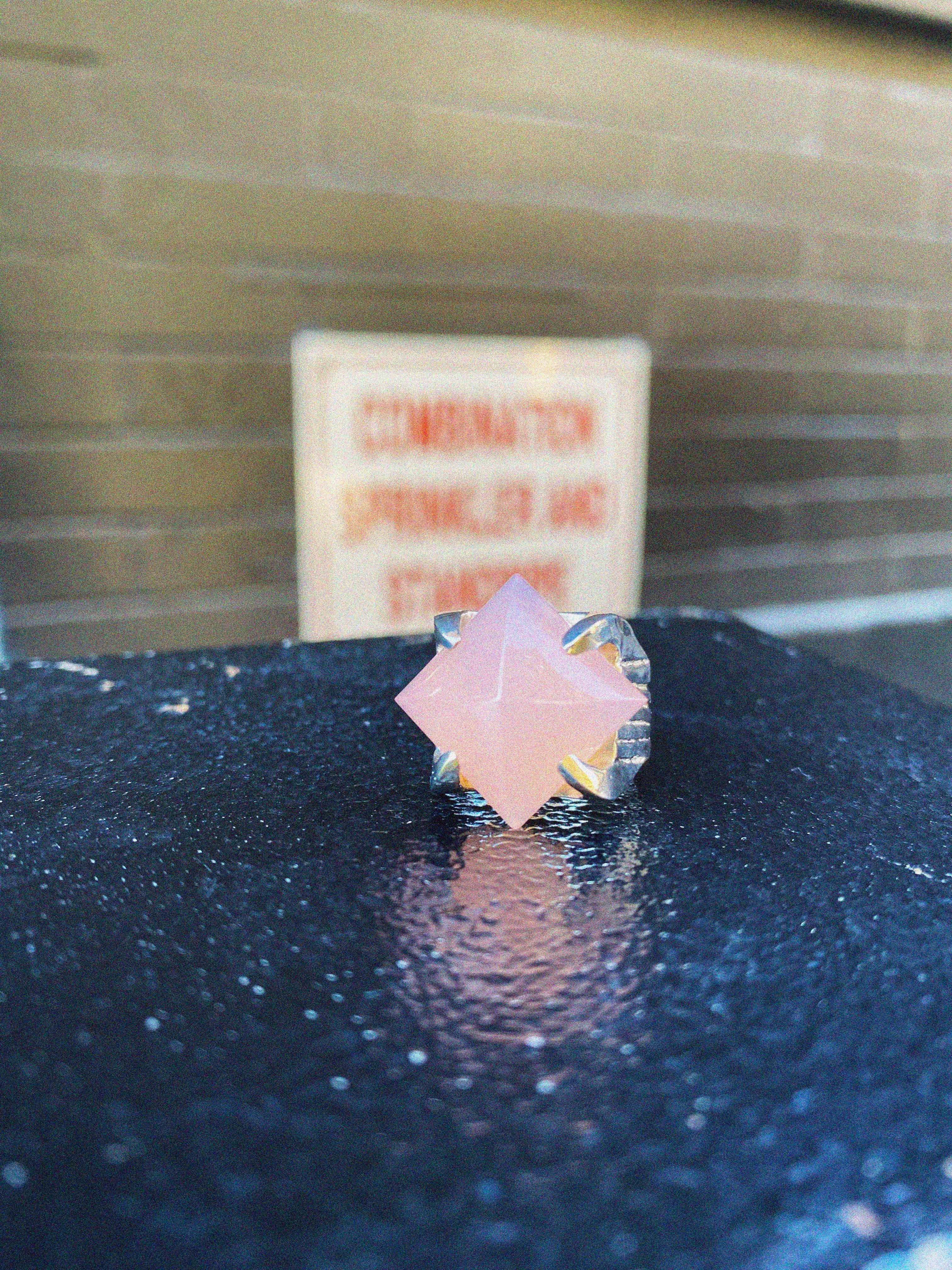 →KIND POINT← BLUSH PINK ONYX STERLING SILVER FINGER RING