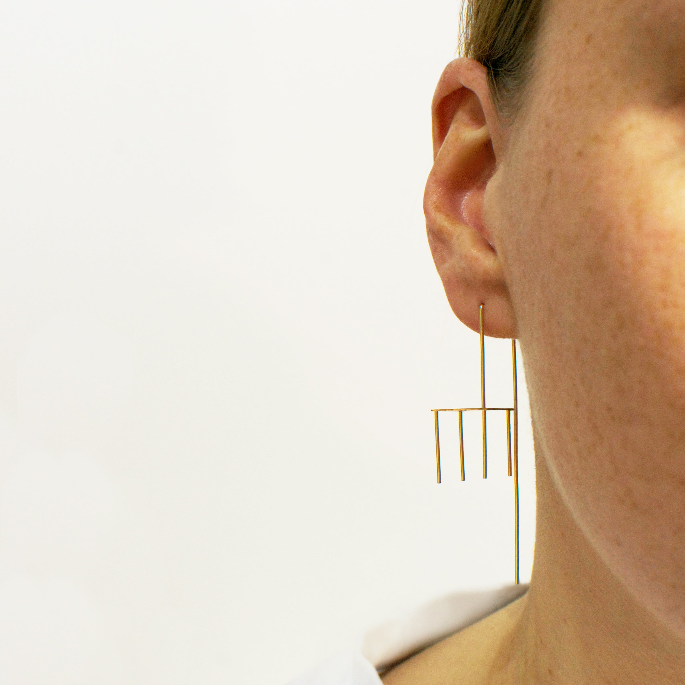 →Chair 1← Earring